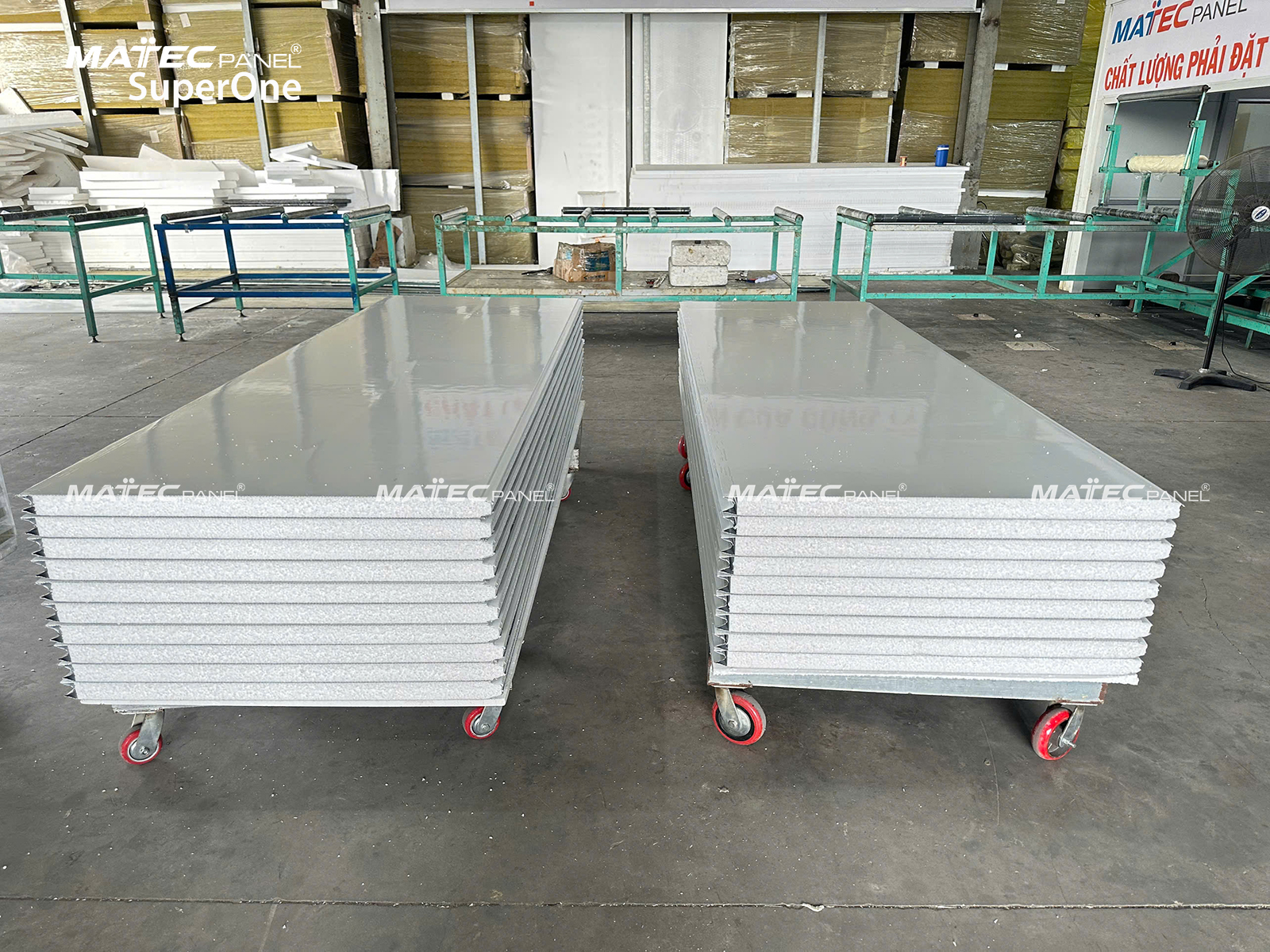 Tấm Panel Vách Ngăn mặt phẳng hoặc gân